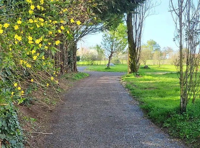 Pensión Au Clos Des Dély - D Hôtes Référence Climatisée Mareuil (Charente)